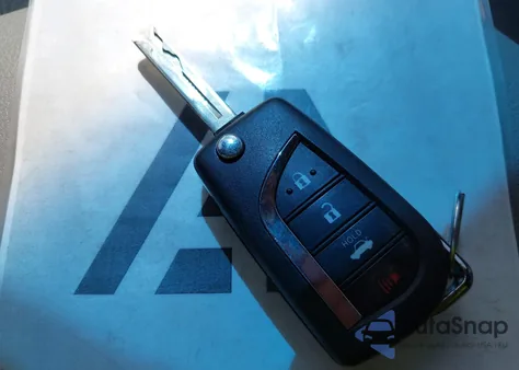 2018 Toyota Camry Le z USA, uszkodzony, nr VIN 4T1B11HK2JU109292